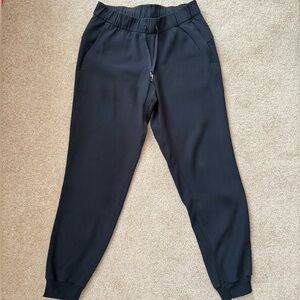 Lululemon On the Fly Jogger- Black, Size 6